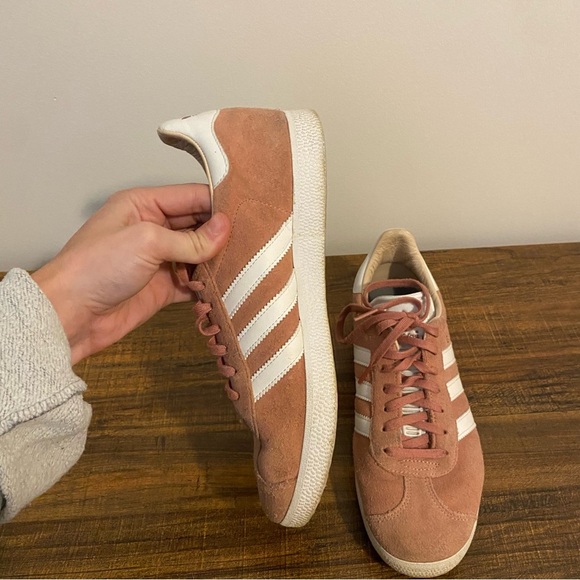 Adidas Gazelle Salmon Pink Sneakers size 8 - Picture 3 of 8